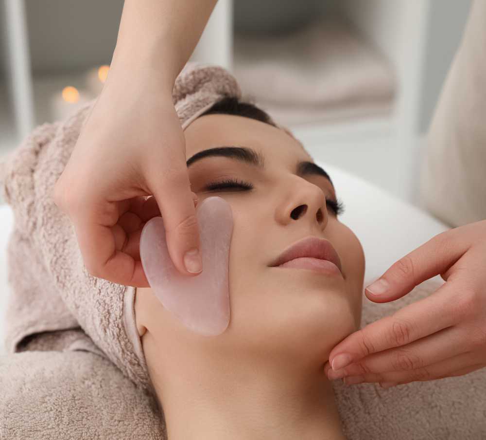 Hydrafacial in JP Nagar: Say goodbye to dullness and hello to a brighter, more youthful appearance with Hydrafacial treatment at Kliaro Derma.